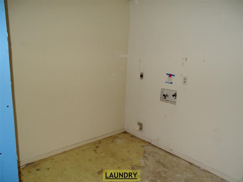 908 Brookside Street Property Photo 13