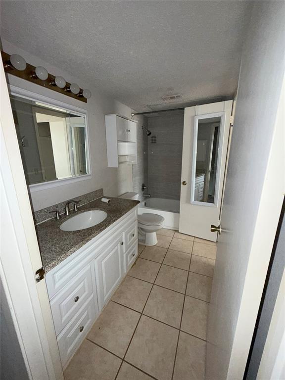 732 W Collins Street Property Photo 11