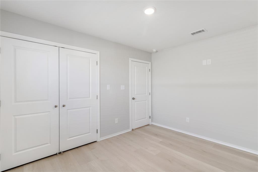 913 E 3rd Street Property Photo 17
