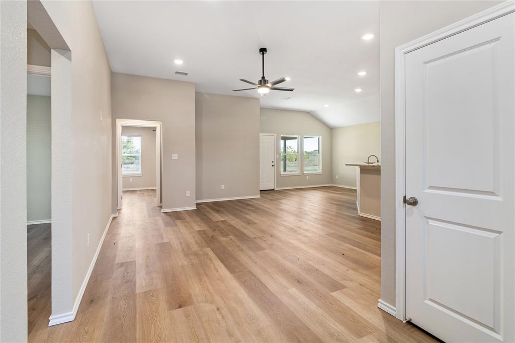 807 Bella Blvd Street Property Photo 2
