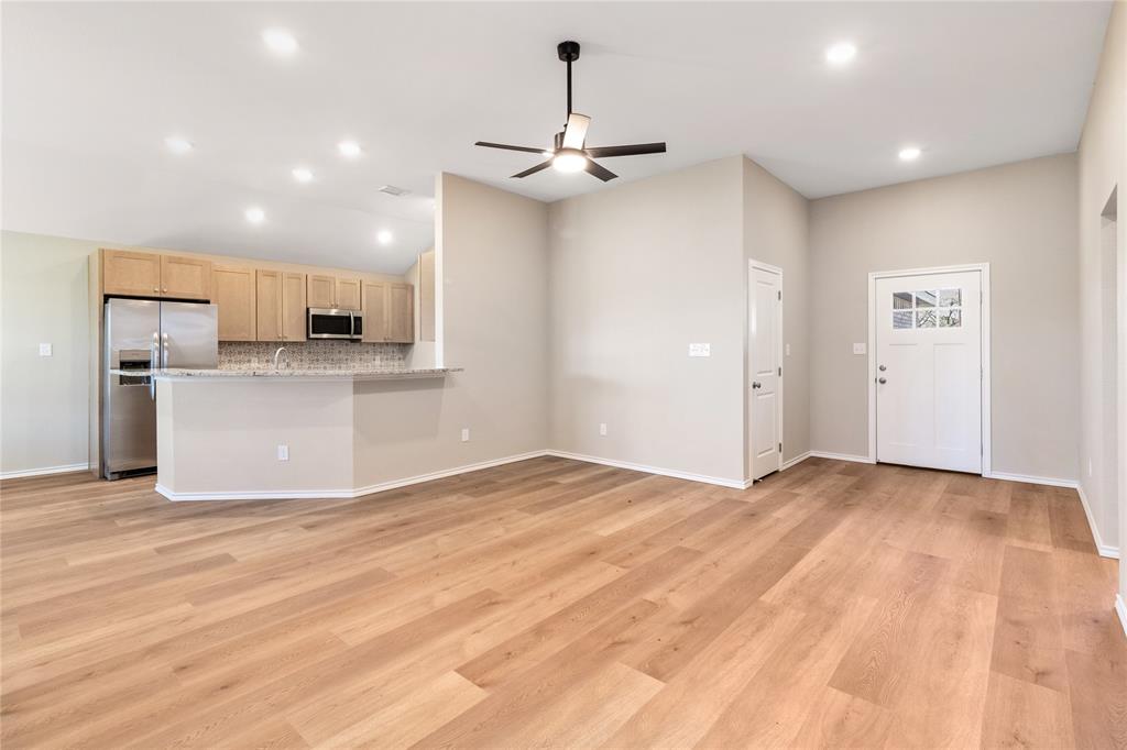 807 Bella Blvd Street Property Photo 3