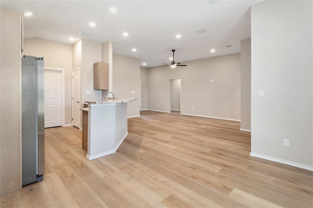 807 Bella Blvd Street Property Photo 4