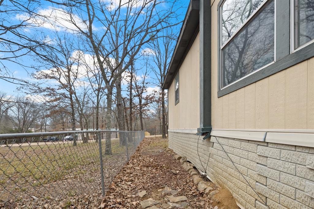 418 Broken Bow Property Photo 28