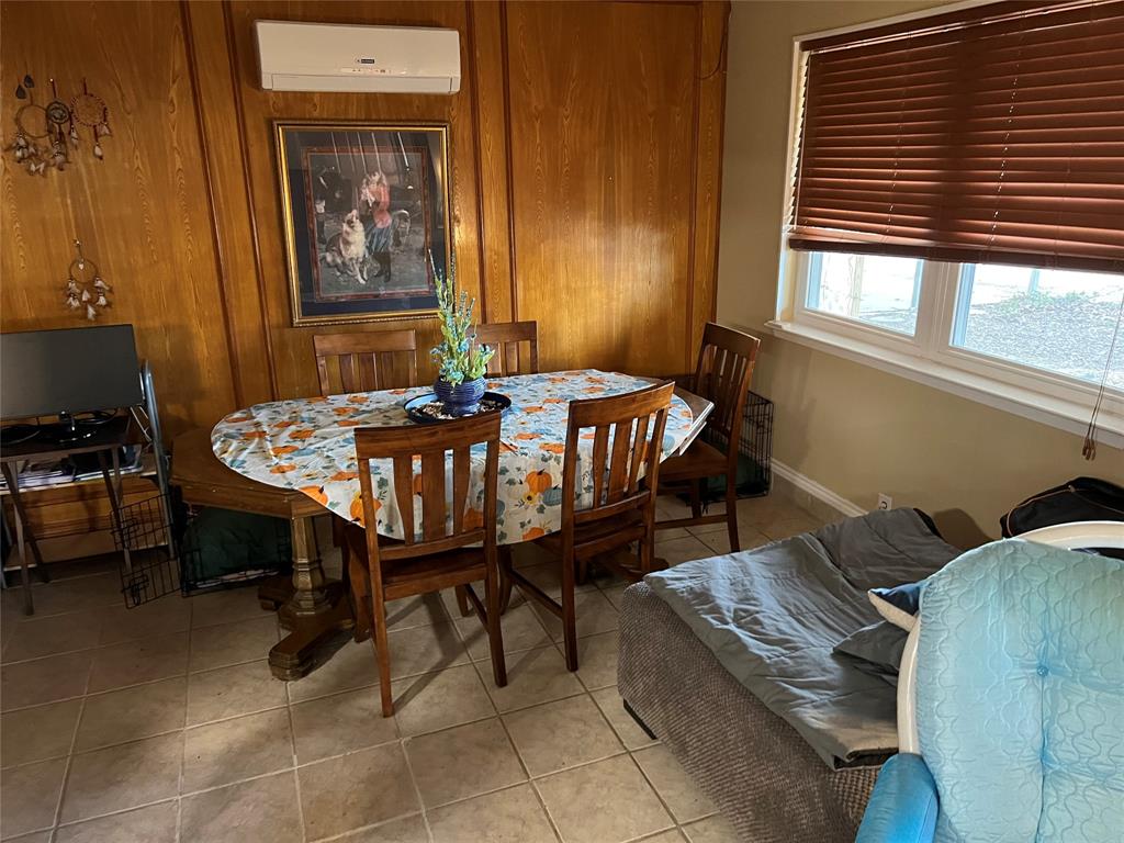 1053 Mary Street Property Photo 9