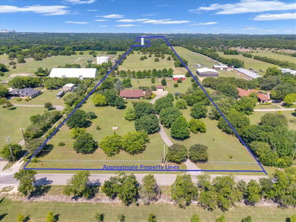 1900 S Duncanville Road Property Photo 1