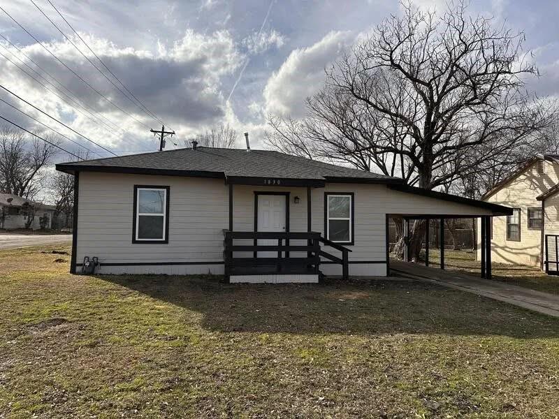 1705 Langford Street Property Photo 4