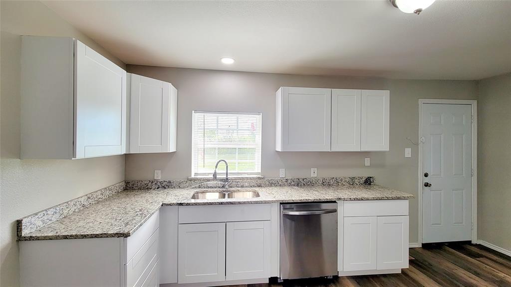 1705 Langford Street Property Photo 8