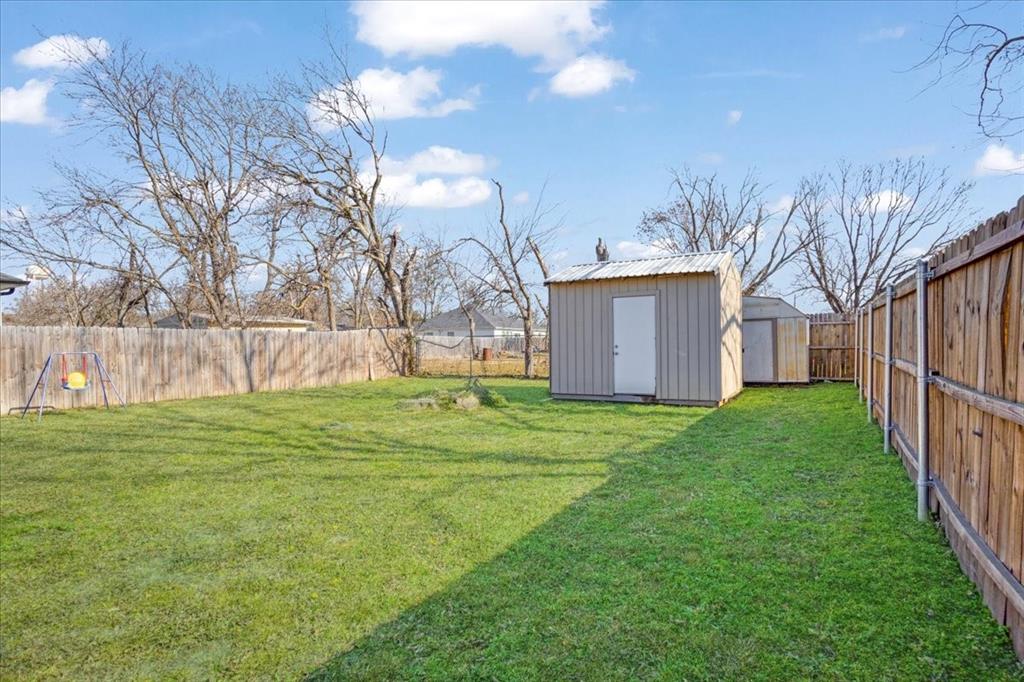 307 N Carter Property Photo 27