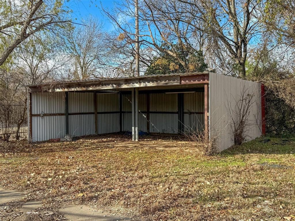 1709 N Main Street Property Photo 2