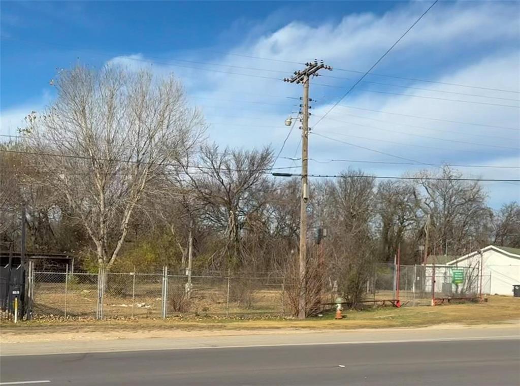 1709 N Main Street Property Photo 3