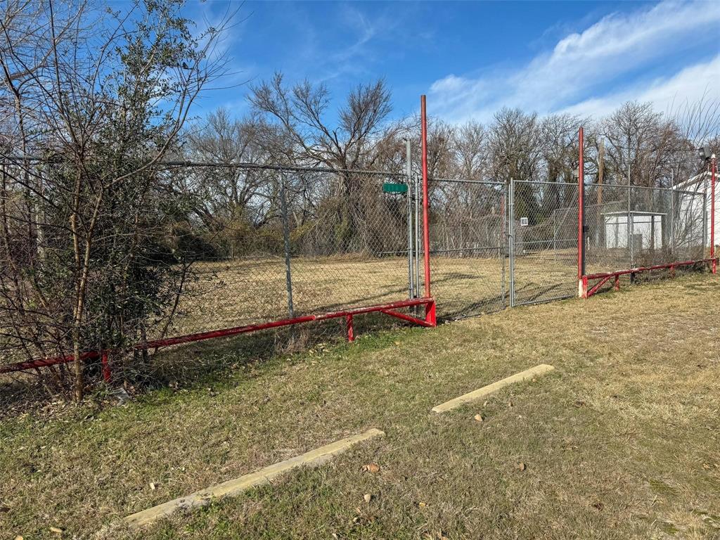 1709 N Main Street Property Photo 4