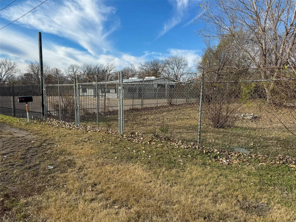 1709 N Main Street Property Photo 5