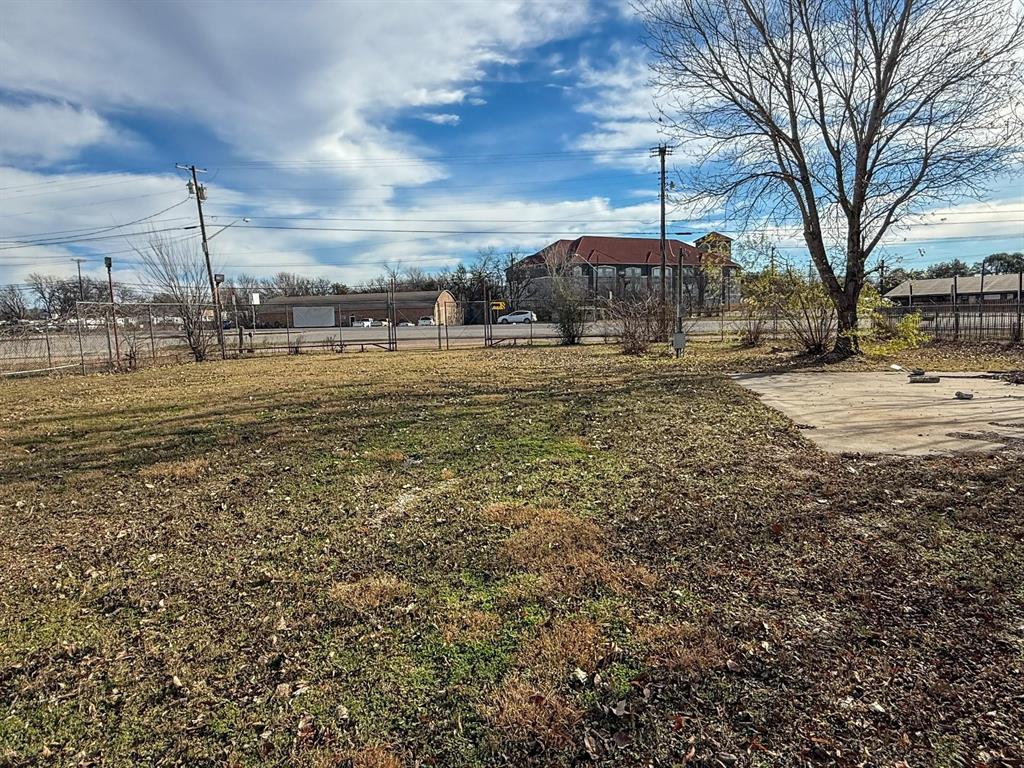 1709 N Main Street Property Photo 9