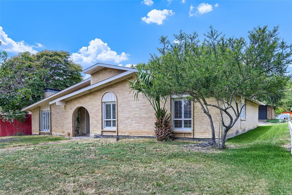 6639 Roundrock Road Property Photo 2