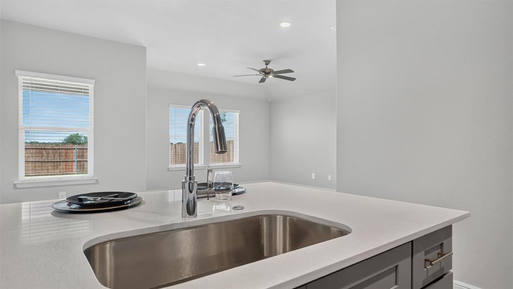 10632 Zircon Lane Property Photo 6