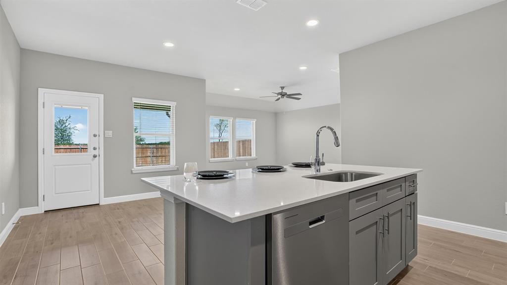 10632 Zircon Lane Property Photo 8
