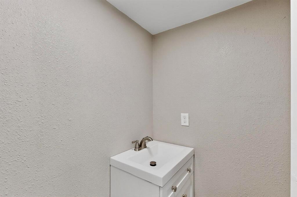 3112 Red River Street Property Photo 28