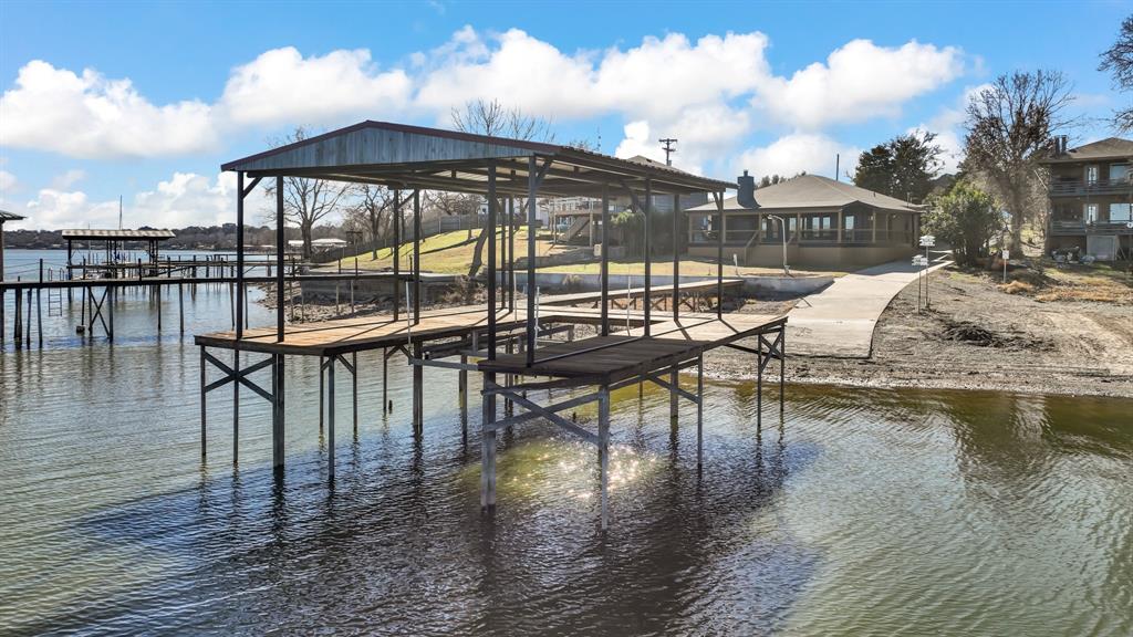 1004 W Lake Drive