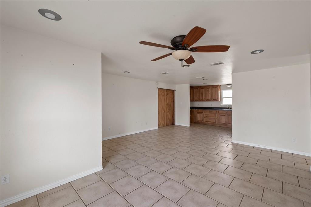 310 S 3rd Street Property Photo 4