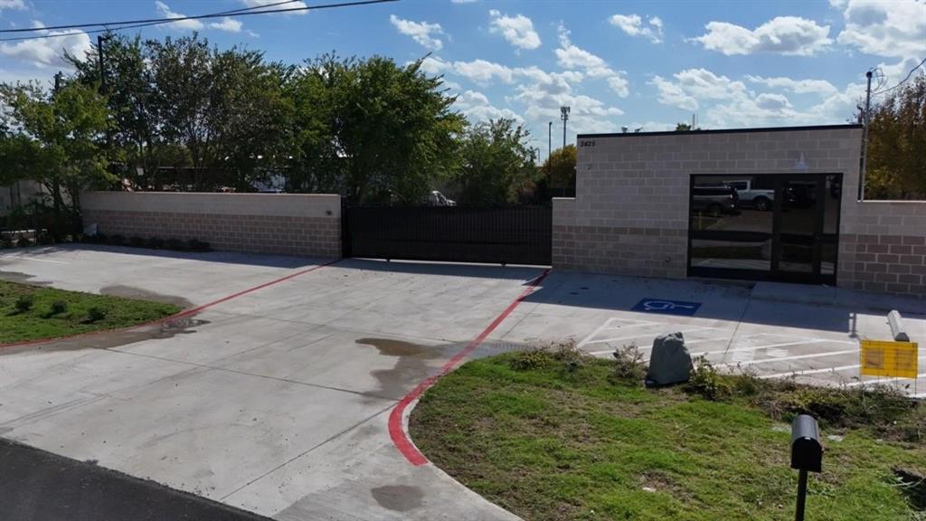2425 Edinburgh Street Property Photo 1