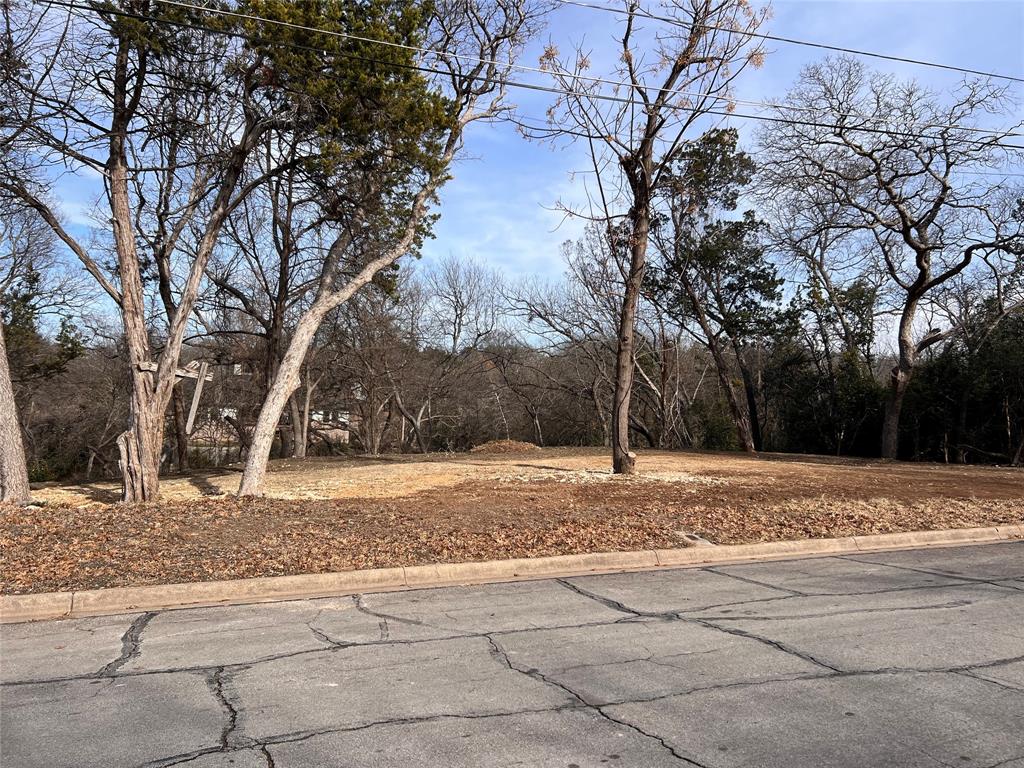 2912 Maple Hill Circle Property Photo 2