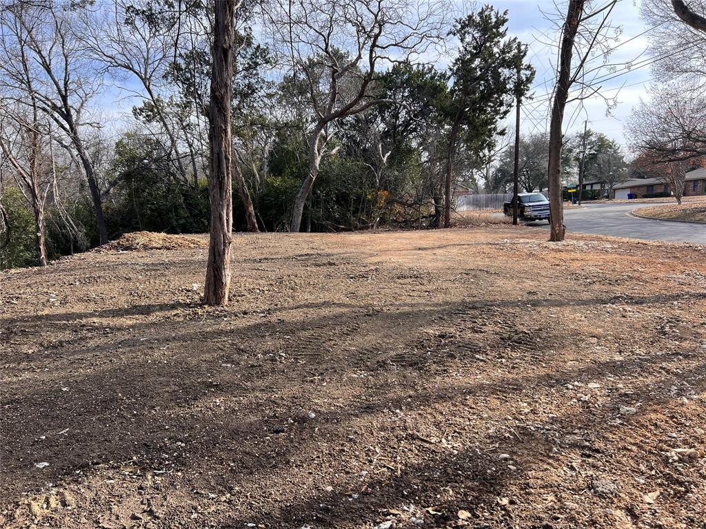 2912 Maple Hill Circle Property Photo 3