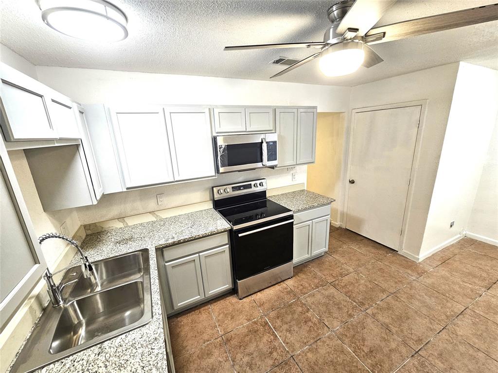 724 Bluebonnet Drive A Property Photo 3