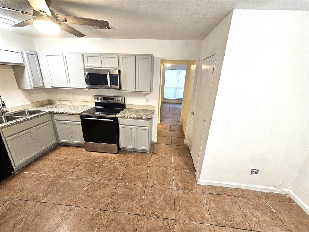 724 Bluebonnet Drive A Property Photo 4