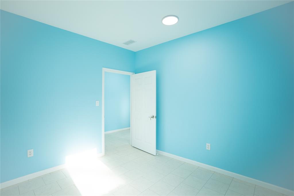 535 W Kennedale Parkway Property Photo 10