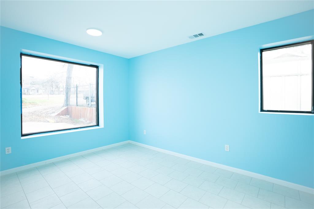535 W Kennedale Parkway Property Photo 12