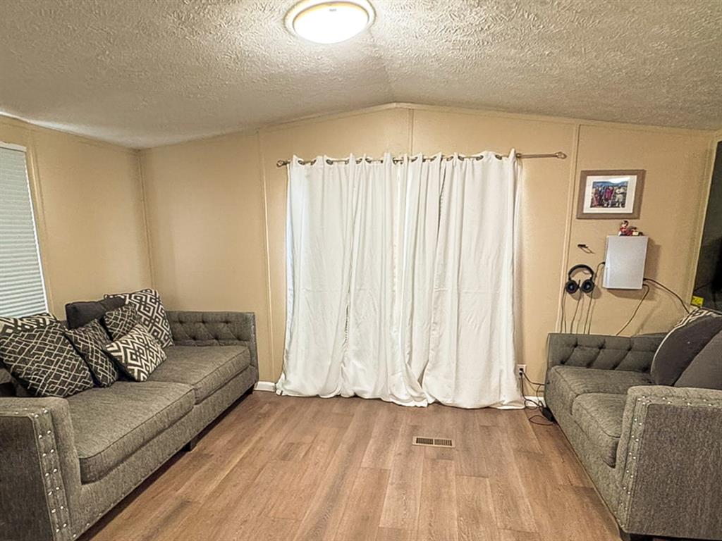 140 Private Road 1708 Property Photo 4