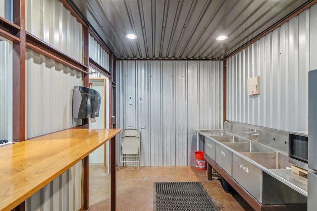 300 Quail Property Photo 7