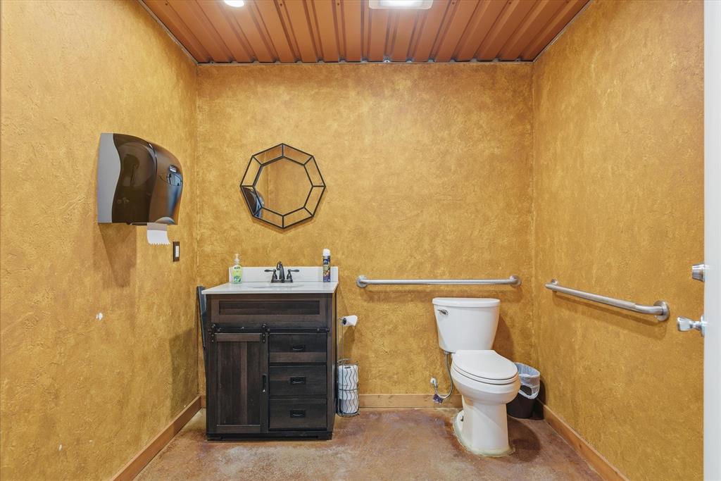 300 Quail Property Photo 8