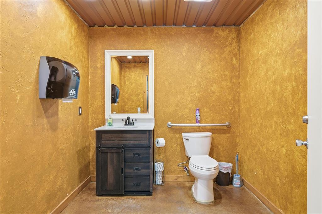 300 Quail Property Photo 9