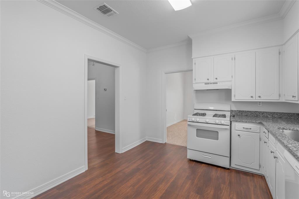 101 N Walnut Street Property Photo 8