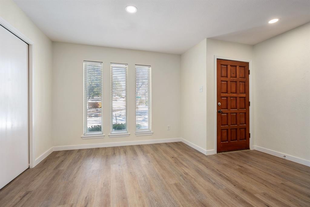 10521 Sandpiper Lane Property Photo 3