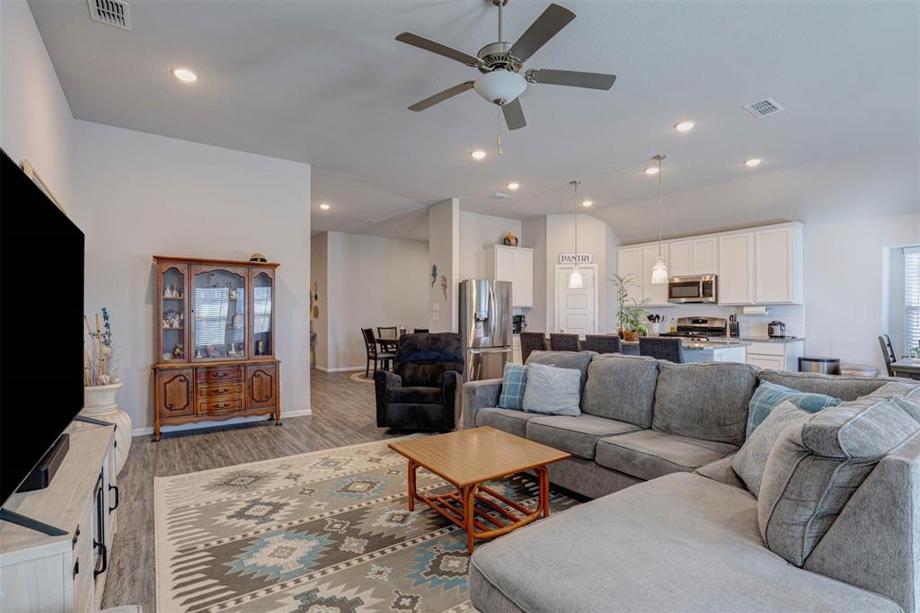 8948 Bronze Meadow Drive Property Photo 3