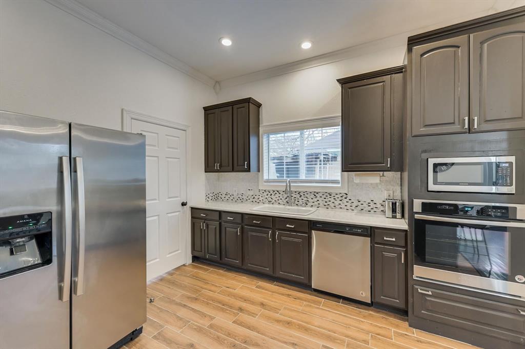 909 Elsbeth Street Property Photo 12