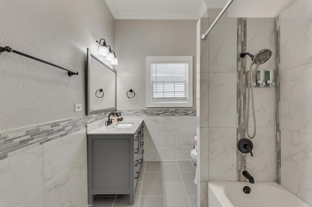 909 Elsbeth Street Property Photo 16