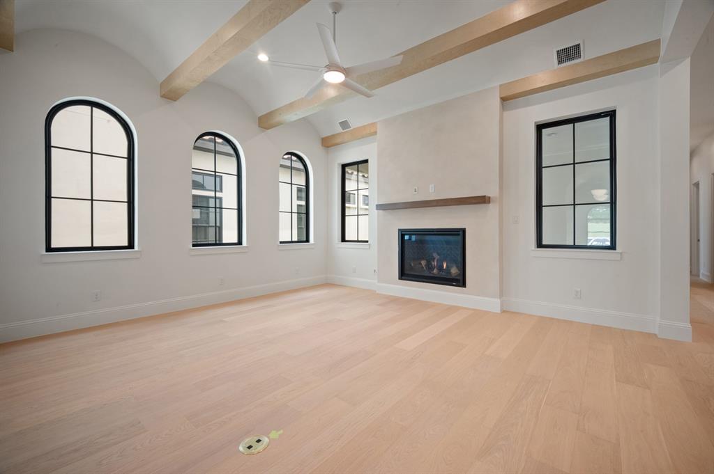 2963 Sunset Boulevard Property Photo 12