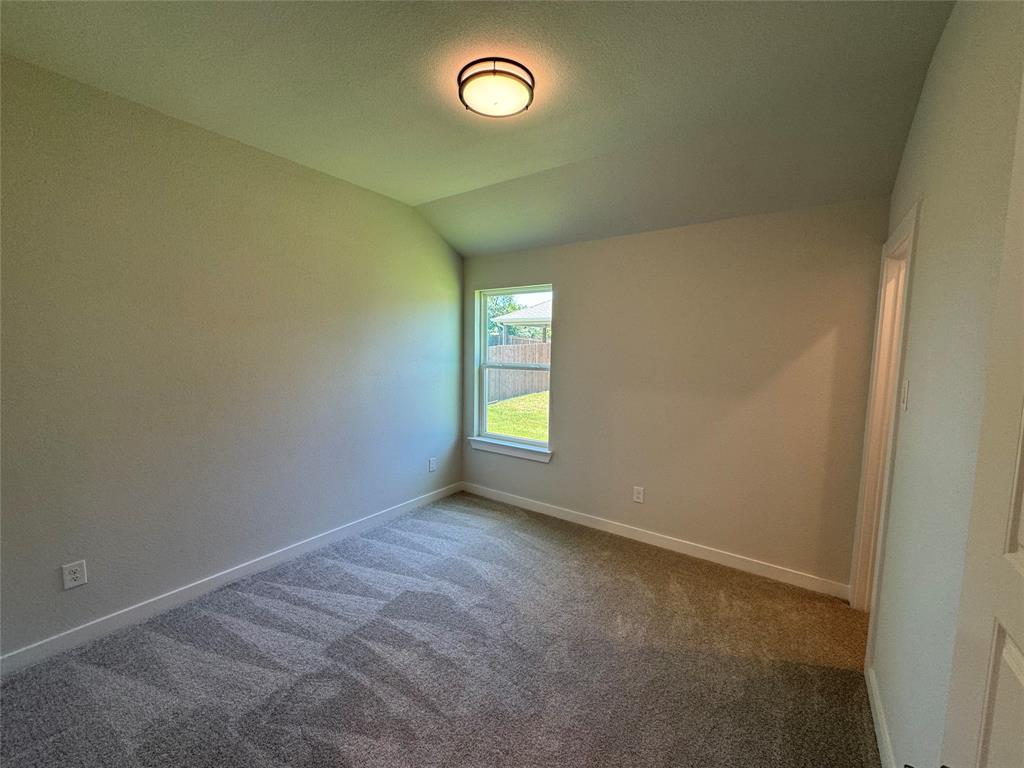 605 Finlee Way Property Photo 5