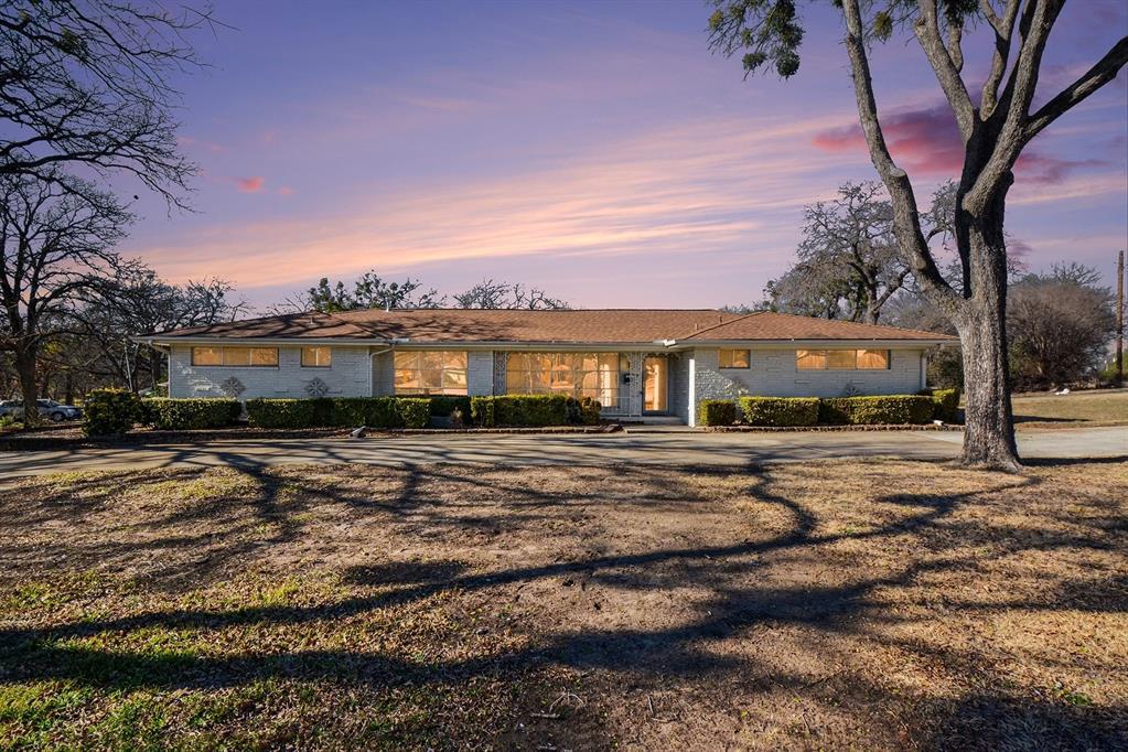 215 E Huitt Lane