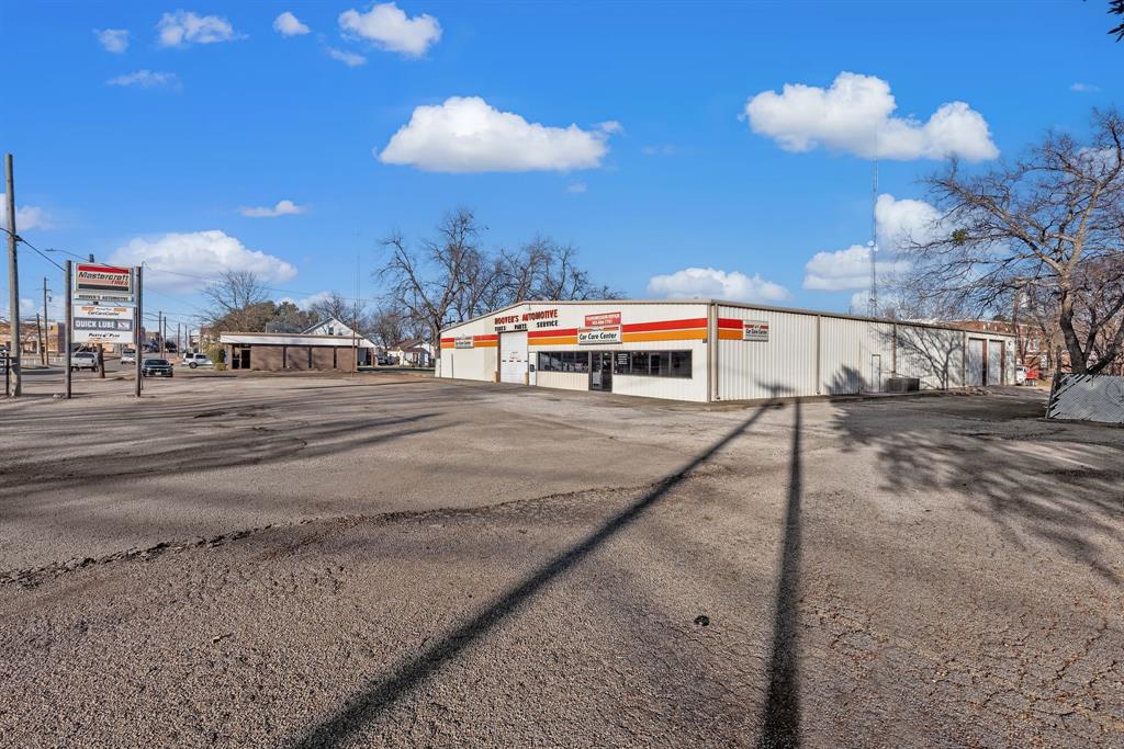1510 Washington Property Photo 3