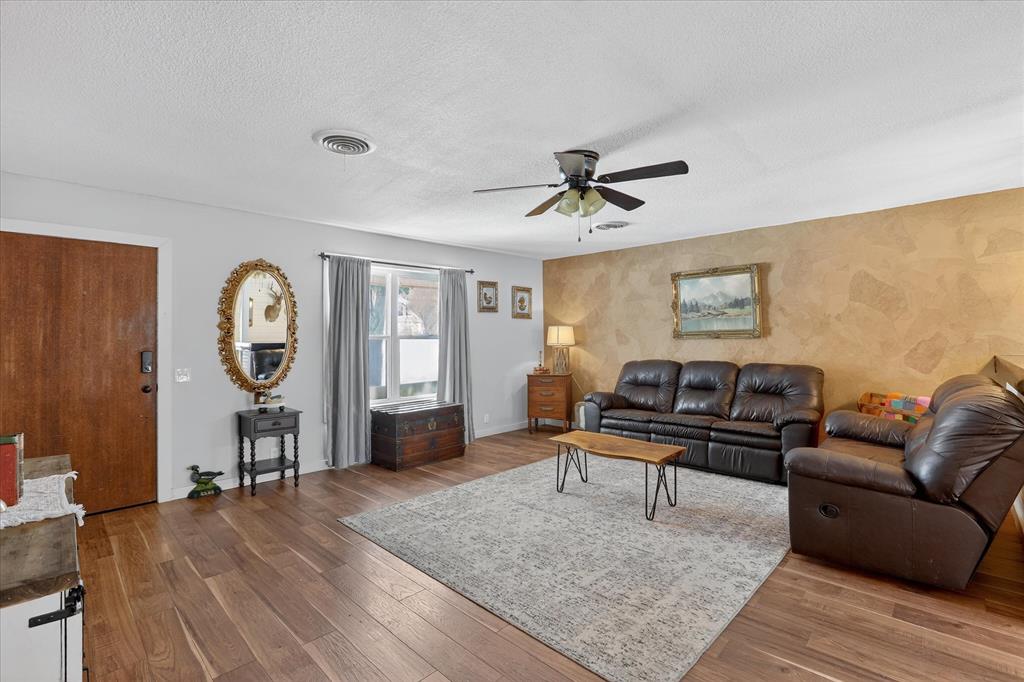 702 El Camino Real Property Photo 7