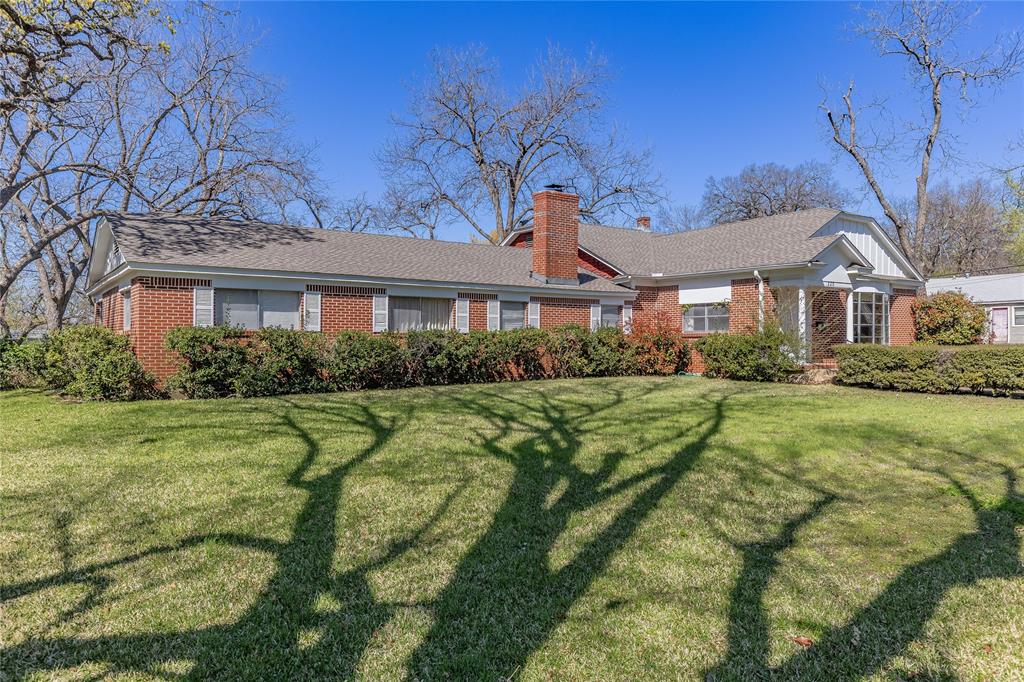 220 N Holly Property Photo 2