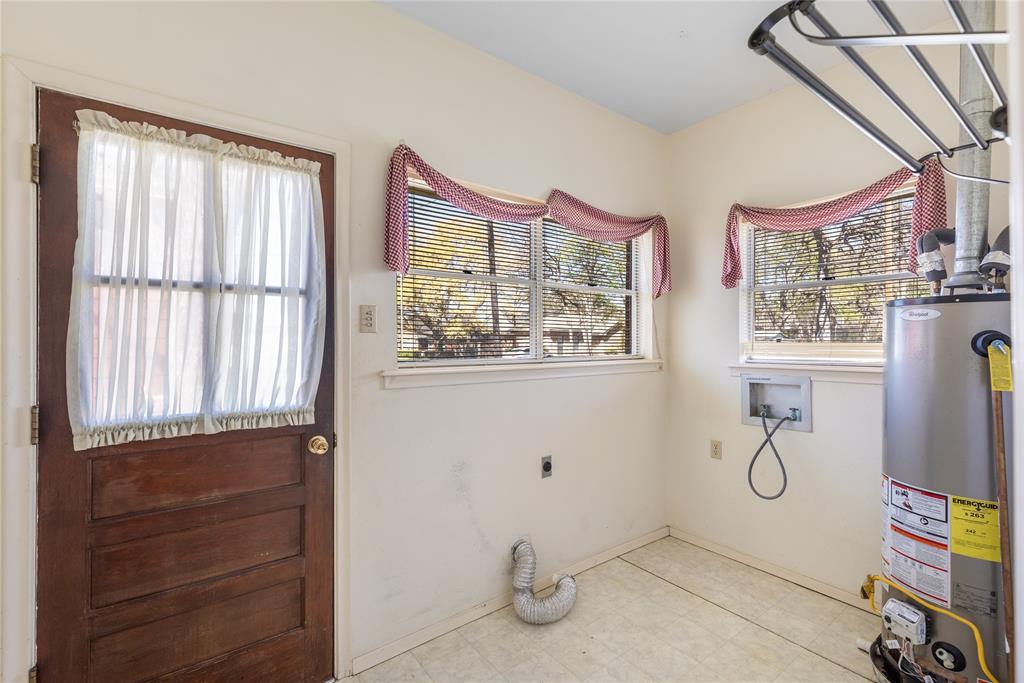 220 N Holly Property Photo 12
