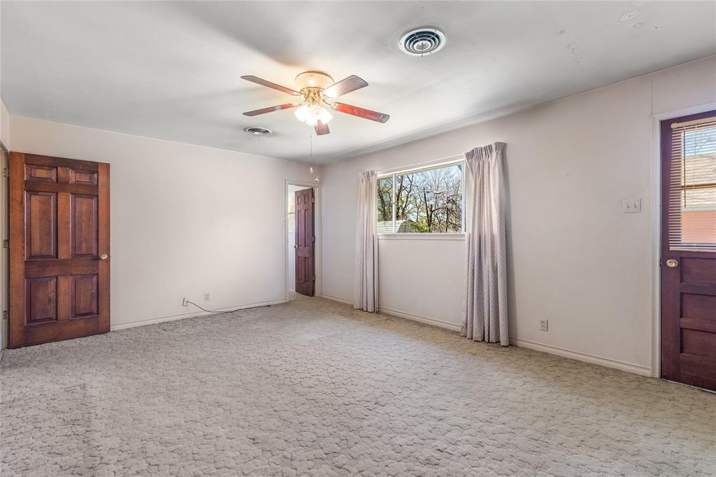 220 N Holly Property Photo 18