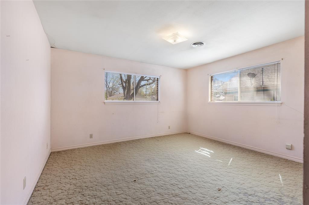 220 N Holly Property Photo 25