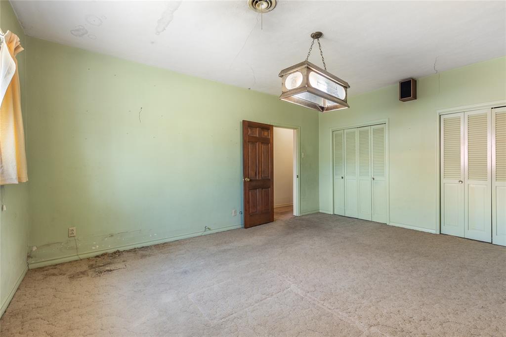220 N Holly Property Photo 28