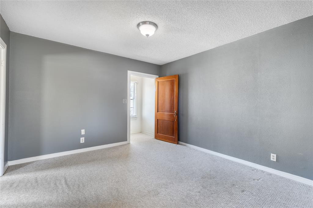 220 N Holly Property Photo 32